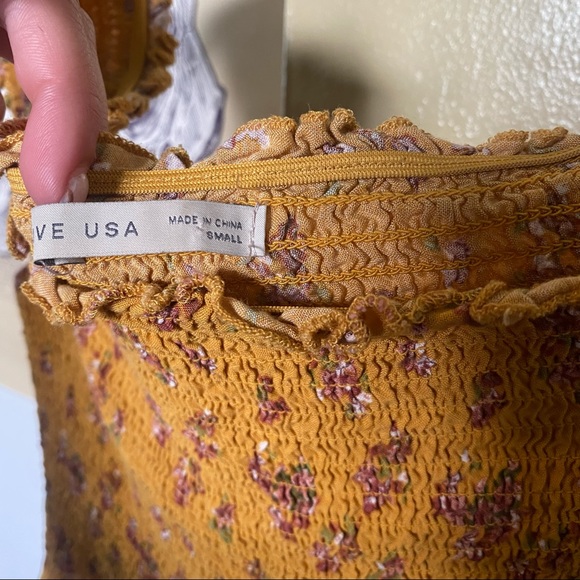 off shoulder floral crop top - Picture 3 of 5